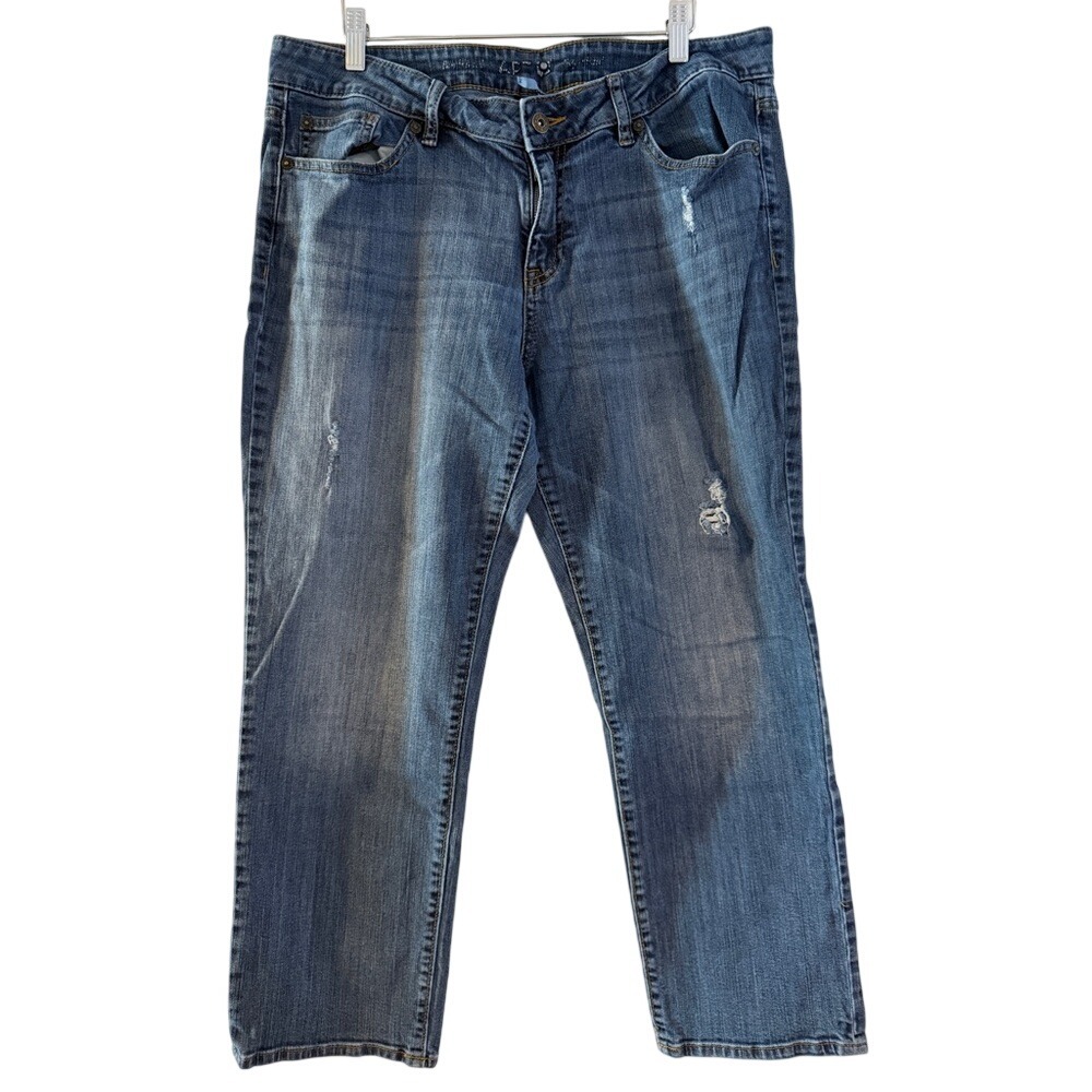 Apt 9 Denim Women's Jeans‎ Medium Wash Distressed Straight Leg Size 10